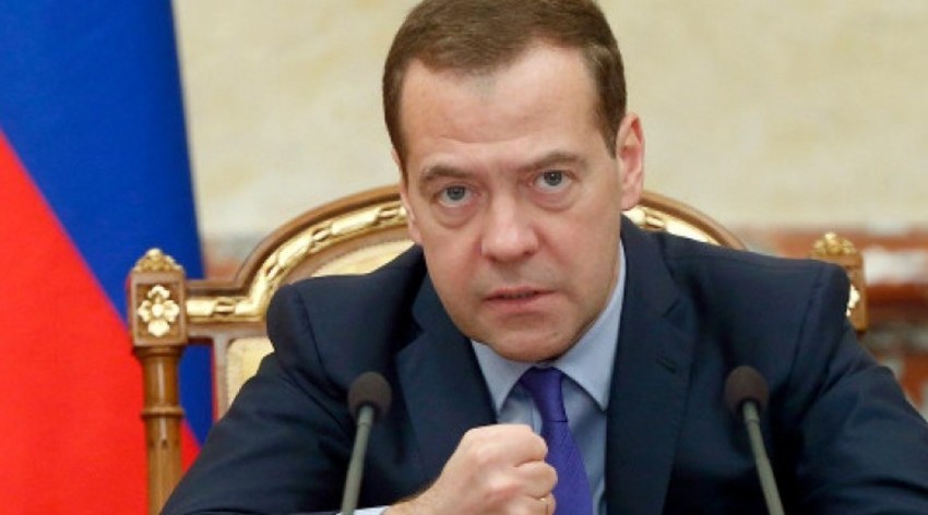  Medvedev Makronun ittihamlarına cavab verdi: “Ayıb olsun, cənab Prezident!”