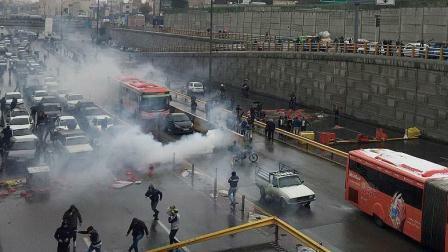  İran silkələnir, hər yerdə aksiya, binalara od vuruldu – Video