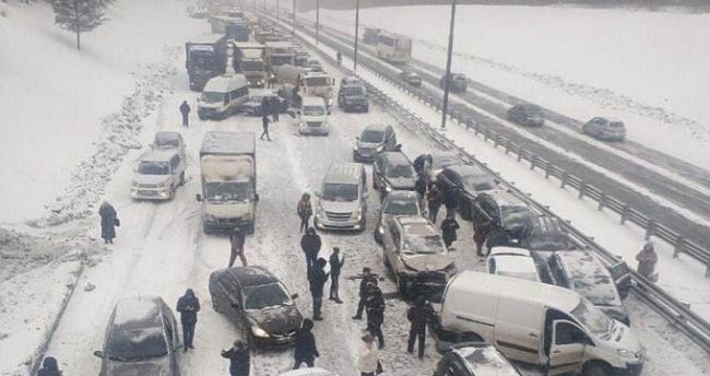  Deputat uşağı maşınla vurub, qaçdı – Video