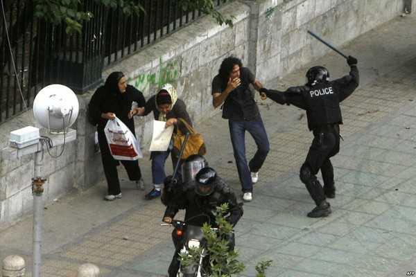  İranda əxlaq polisi ləğv edildi