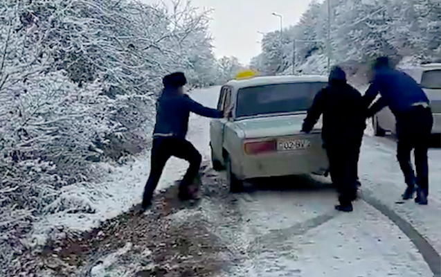  Şamaxı yolunda maşınlar belə sürüşdü – Video