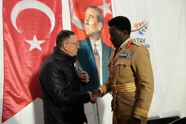  Bələdiyyə sədri gülüş doğurdu: Afrika şahzadəsi kimi təqdim etmişdi, gerçək üzə çıxdı