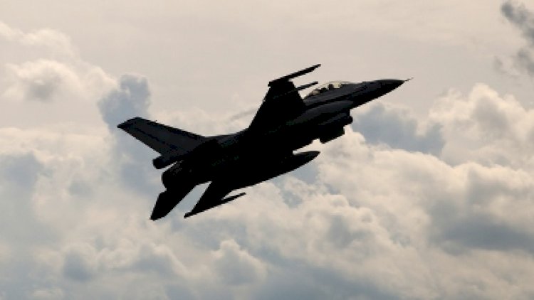  Hollandiya Ukraynaya F-16 təyyarəsini təhvil verirverdi