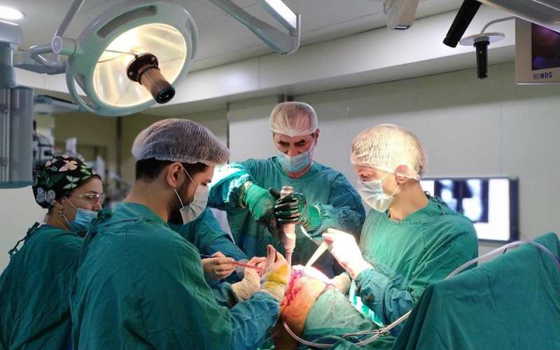  “18:00-dan sonra xəstəni əməliyyat etmək olmaz” fikrini söyləyən deputata tanınmış terapevtdən maraqlı cavab