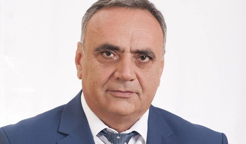 Teatrda qalmaqal: Füzuli Hüseynovdan töhmət və şuradan uzaqlaşdırılma qərarına REAKSİYA