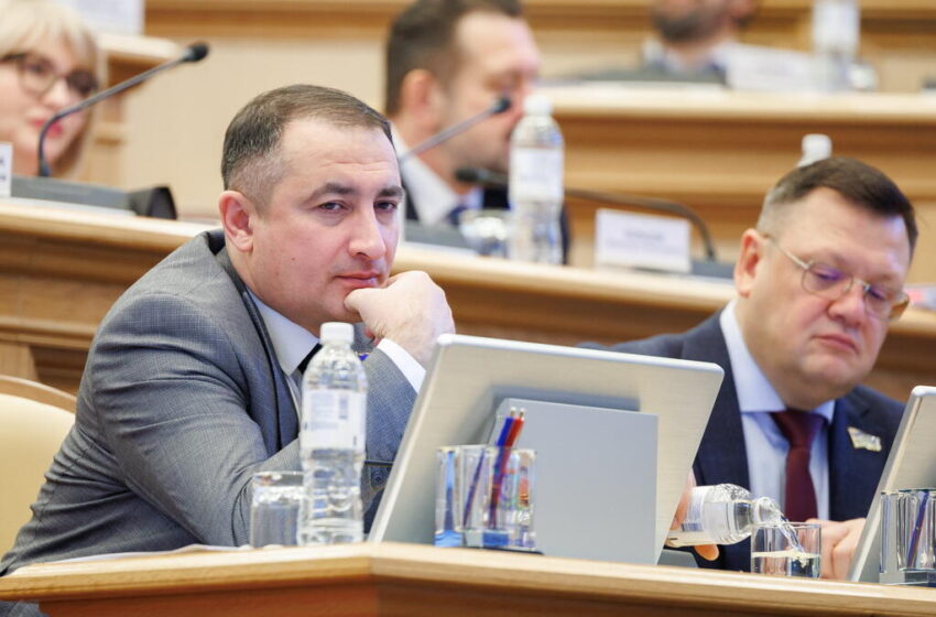  Azərbaycanlı deputat qalmaqallı çıxışdan sonra ölkədən qaçdı